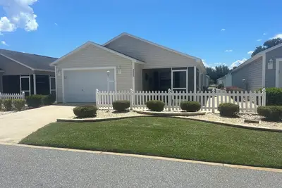 Image de 3390 Carrabelle Court in the Village of Collier close to Brownwood Square