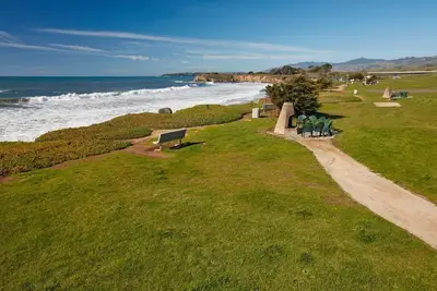 Image de Perfect for Family Oceanfront Getaway! 3 Units | 2 Queen Beds Room | Pool