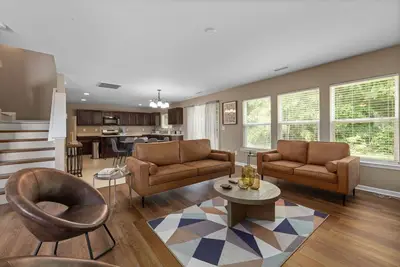 Image de Spacious Home for Large Groups, 5 miles from Downtown Raleigh!