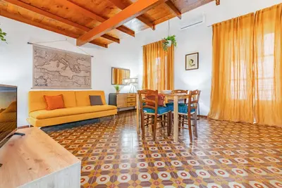 The Traveller's House - Palermo Orange Apartment