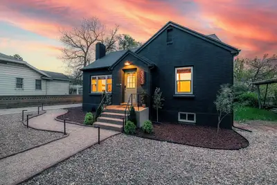 Image de Brick Haven House: Shakespeare Fest, Nat'l Parks, Ev Charger & Free Parking