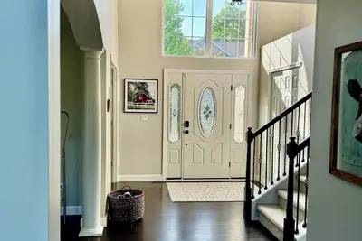 Image de Quiet paradise with beautiful trees in back yard - No pets allowed