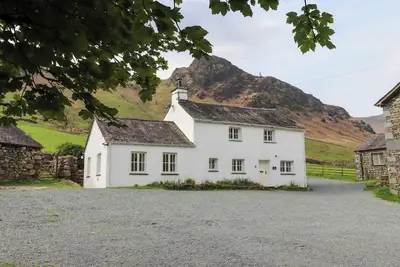 One Side House Farm, family friendly, with open fire in Langdale