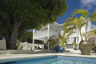 Image de This enchanting 3 bedroom, 2 bathroom townhouse is nestled mere moments away from Holetown