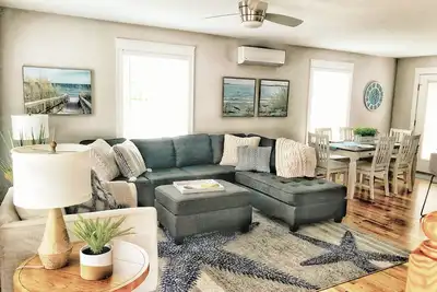 Image de Upscale Spacious Oob Beach House - Seasonal Heated Pool