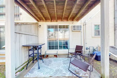 Image de Seaside Serenity: Cozy retreat at Marina Bay condo complex in West Dennis