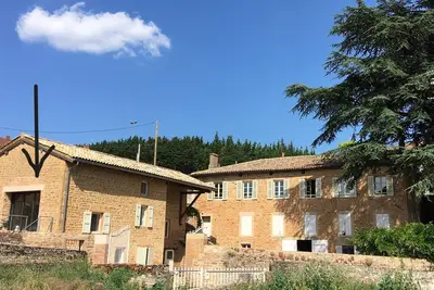 Image de Élégant Appartement Contemporain Dans une Authentique Maison de Vigneron