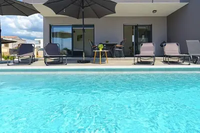 Image de \"Villa Lippa Peroj – Sea View, Pool, Sleeps 12, Near Pula and Brijuni Np\"