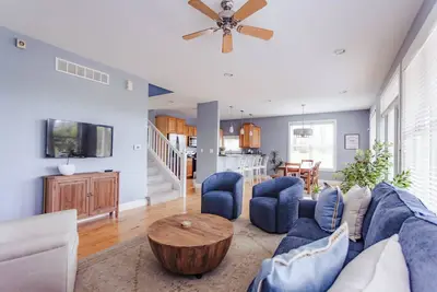 Image de Downtown Home, Indoor Assoc. Pool, Gym, Hot Tub, Fire Pit