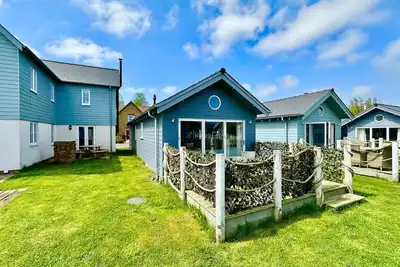 Image de Stunning Coastal Beach House - Sleeping 4 in 2 Bedrooms - Pool and Beach Access Included.