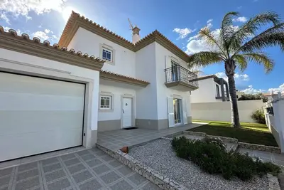Image de Maison Avec Piscine à 10min de la Plage! Idéal Pour les Familles
