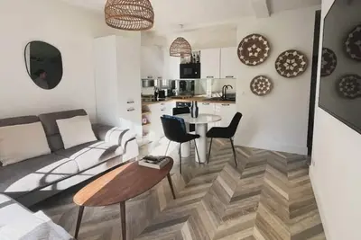 Image de Appartement Rénové Avec Goût à 2 pas des Plages. Antibes Juan Les Pins