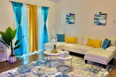 Image de Cozy, Modern Two bedroom suite. Home away from Home
