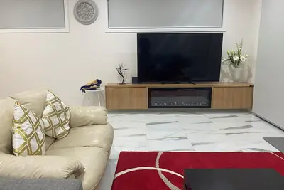 Image de Brand new whole house filled with all amenities.