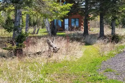 Image de Authentic log cabin w\/ fantastic views of Lake Superior w\/ direct beach access!