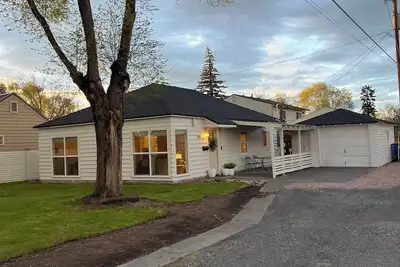 Image de Home in Downtown Redmond Oregon and in the heart of Central Oregon.