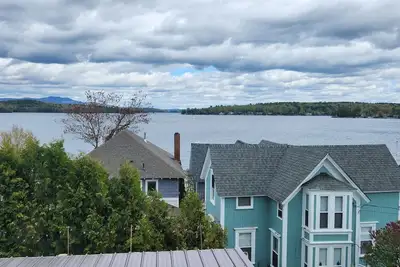In the heart of it all! In Weir's beach with amazing views. . . sleeps 6 \n\n