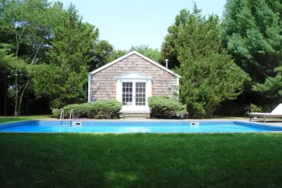 Image de Charming Southampton Village Farmhouse w/ pool & separate Pool-House on1 acre