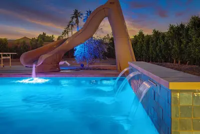 Image de Lux Desert stunner, sleeps 8 private pool, all amenities and kid friendly.
