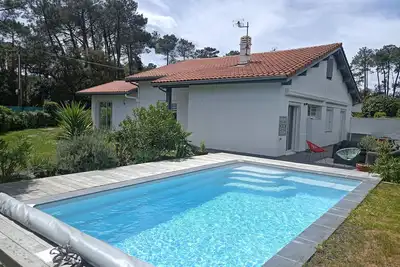 Image de maison bords de mer avce piscine