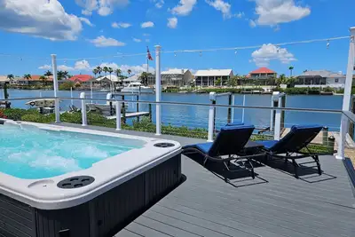 Image de Beautiful Waterfront Home w/Access to Bay, Swim Spa Pool, Hot Tub, Boat Dock.
