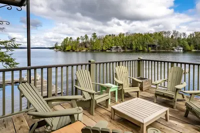 Image de Welcoming, 4+ bed 3 bath cottage on South Lake Rosseau! Boathouse! Sunsets!