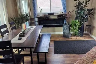 Image de 4 Bedroom Berkley Resort - Sleeps 12, Saltwater Pool, Movie Theater and Gym! \n