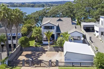 Image de Seaside Serenity - Stylish 4br Home