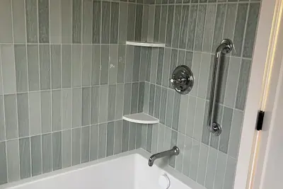 Image de \nBrand new Santa Barbara 2 bed 2 bath guest house with private beach key access.