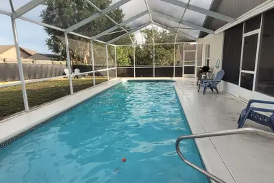 Image de Beautiful Home with 36' Screened Pool, Fenced Yard & Cozy Fire Pit!
