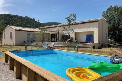 Image de Notre Maison Familiale Avec Jeux Pour Enfants, Piscine, Ping Pong et Barbecue!