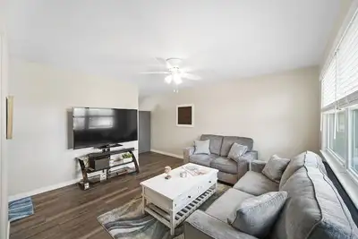 Image de Check out our new short term rental located near Lake Michigan! Cozy 3 Bedroom/ 1 Bath Home