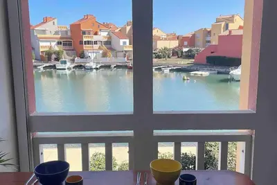 Image de Cocon Marine Avec sa vue lac son Balcon Exposé est sa Piscine, Tout Équipé