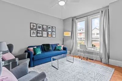 7br house 19 ppl Dt Windsor   Free Parking