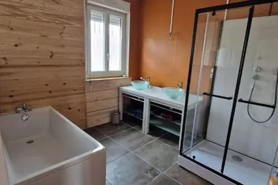 Image de Le tillois, appartement centre ville proche tous commerces, grande salle de bain