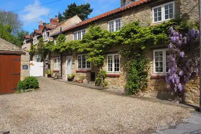 Tillers Cottage, pet friendly, character holiday cottage in Ebberston