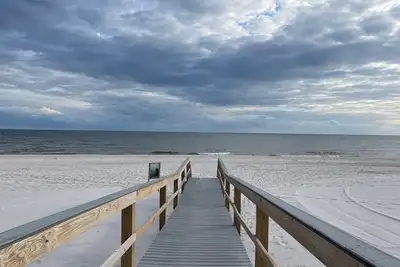 Image de A GulfSide View From Every Room-Directly On the Beach!