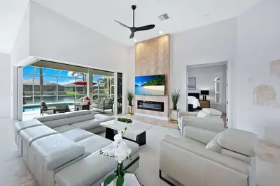 Image de Completely new remodeled ultra luxury Western exposure Villa