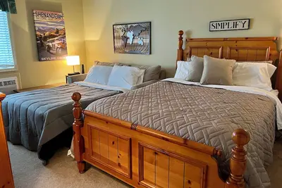 Image de Steps to slopes at Bryce Resort! Family-sized condo with balcony and fireplace