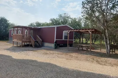 Image de Jimmy's House only 2 miles from Frio River, sleeps up to 12