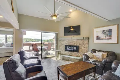 Image de Boat Slip & Pools: Waterfront Osage Beach Condo!