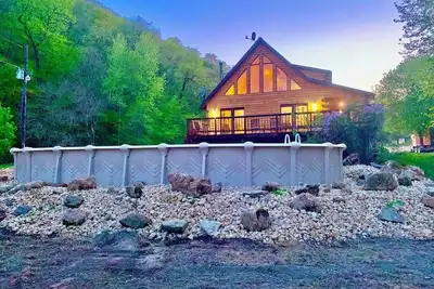 Image de Boulder Run Log Cabin w\/ Hot Tub and Pool