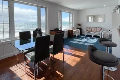Image de Niagara Dreamhouse on the lake with Private Beach! Family & Friends Vacation.