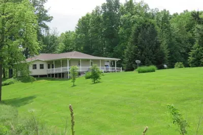 Image de Country Hideaway but close to town