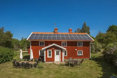 Image de Charming house with beach, jetty, sauna, boats\n9 km from Gränna and Lake Vättern