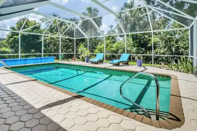 Image de New! Waterfront Heated Pool, Kayaks, Fishing Pier, Fire Pit w/office