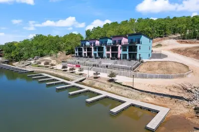 Image de 1179 New Lakeside Home sleeps 16! Backwater Jacks