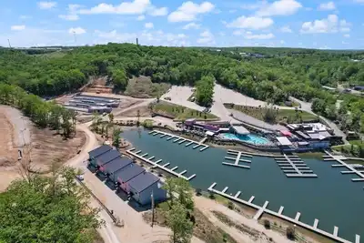 Image de 1177 New Lakefront 5 bd. Sleeps 16 Backwater Jacks