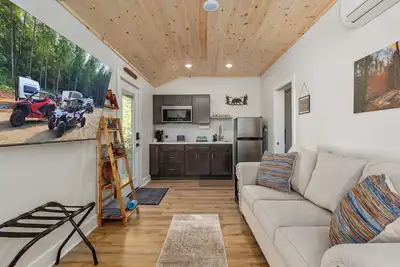 Image de Base Camp | Bear Den Studio #3