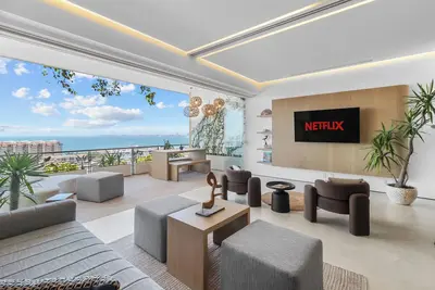 Casa Sky Mar Luxe Soho Retreat with Bay Views